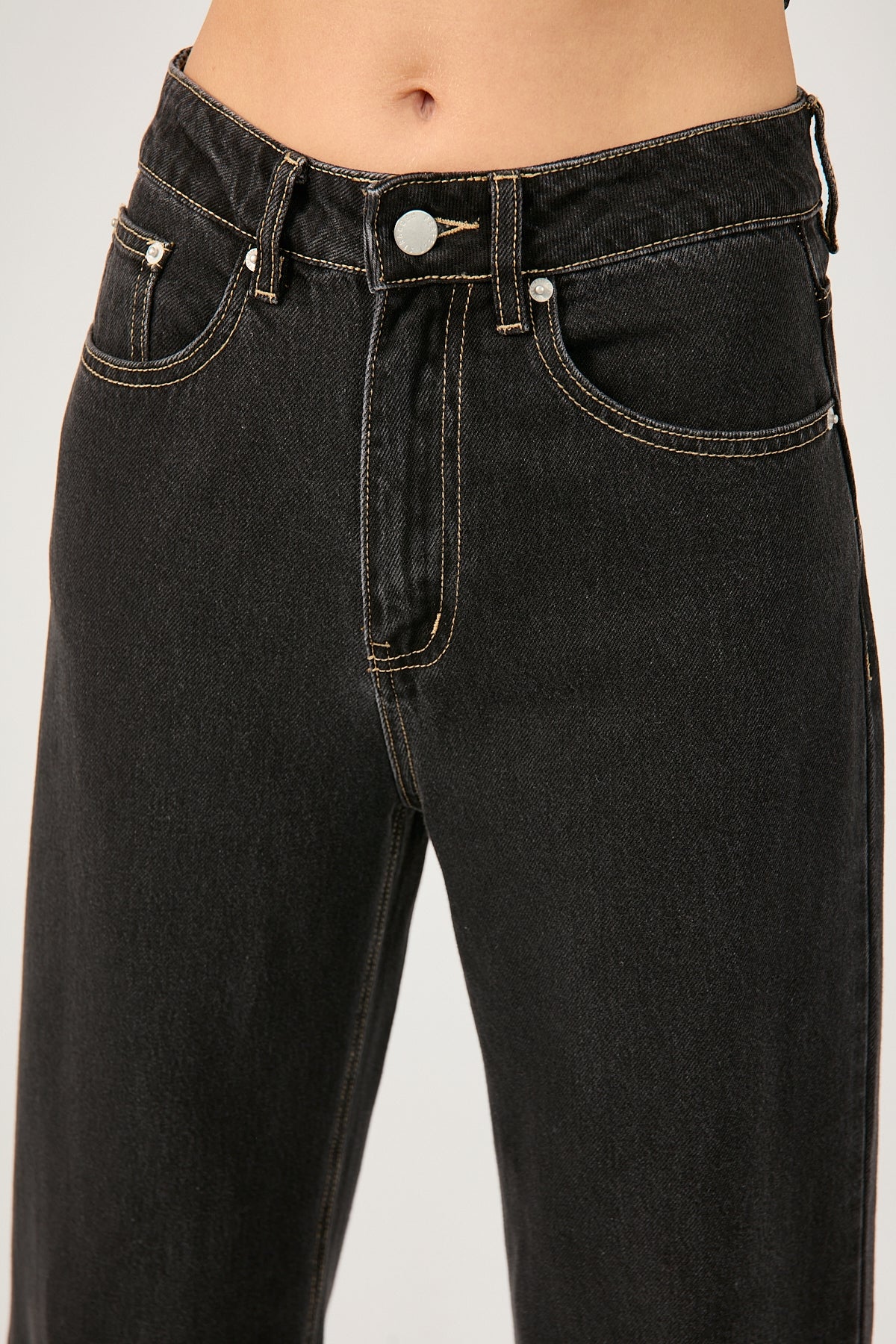 Perfect Stranger Mid Rise 90's Slouch Jean Washed Grey - Image 9